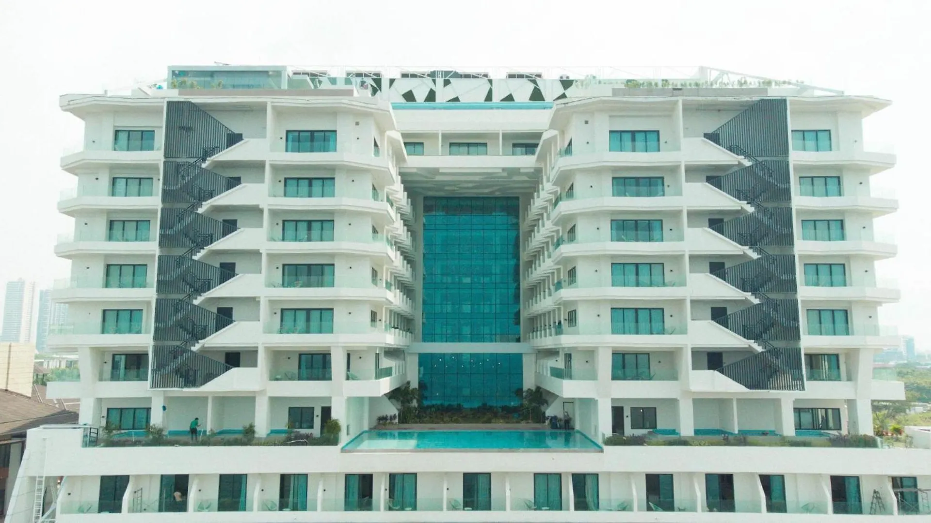 Lime Resort Manila パサイ