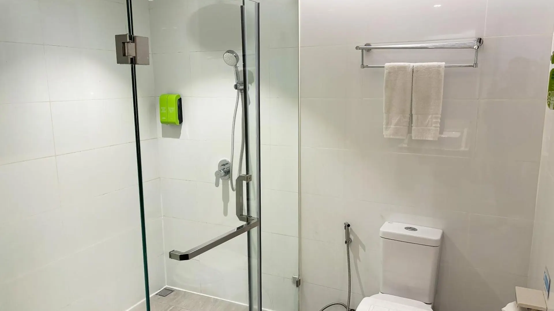 Lime Resort Manila パサイ