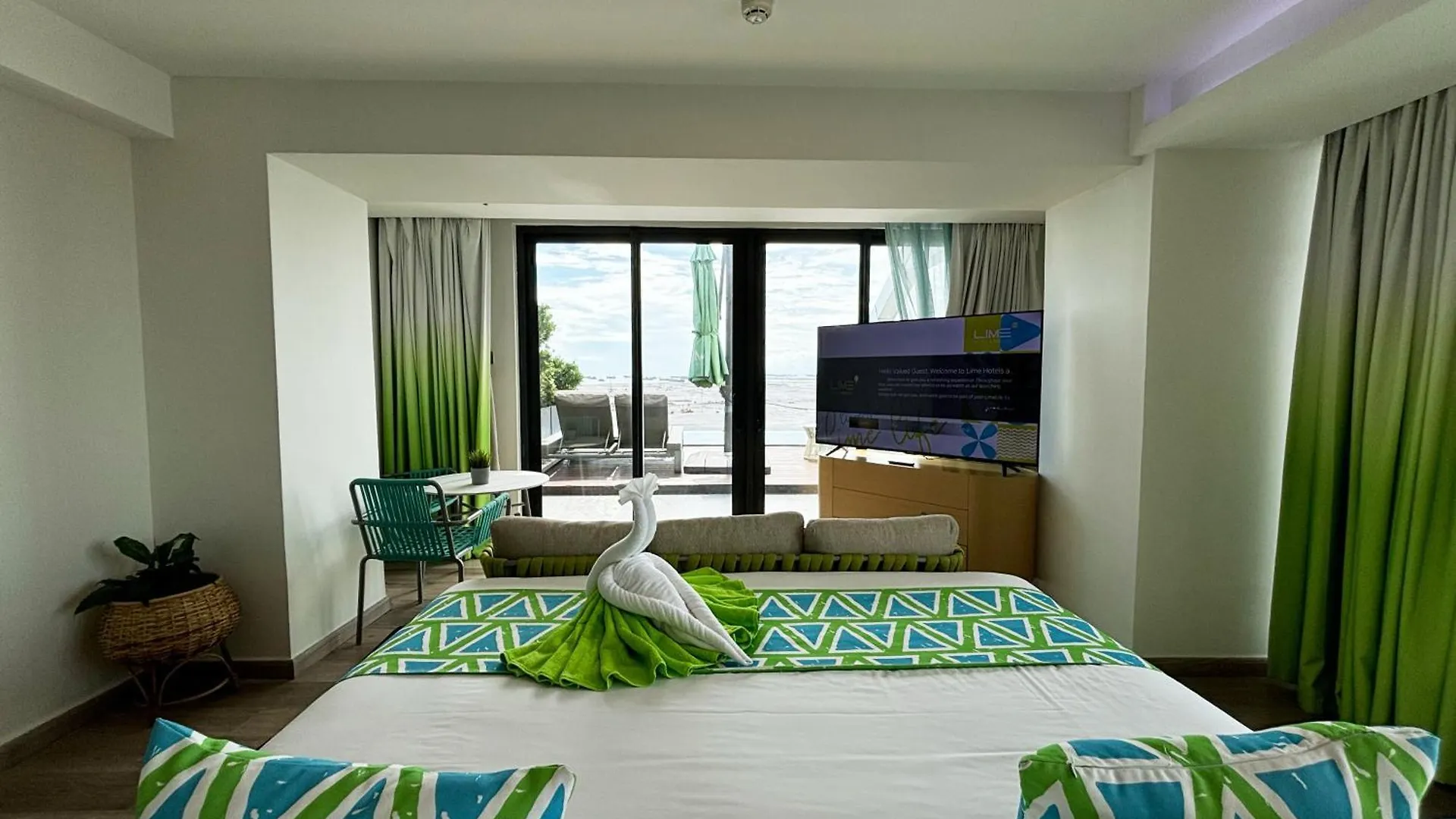 Lime Resort Manila パサイ